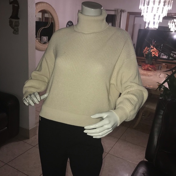 Brandy Melville Sweaters - BRANDY 💕MELVILLE Size M